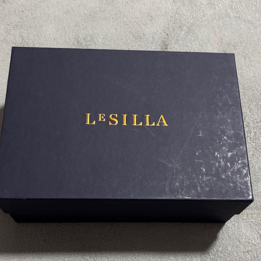 Le Silla navy blue Shoe Box